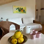 Strohballenhaus Valle Delle Rose * Barchi